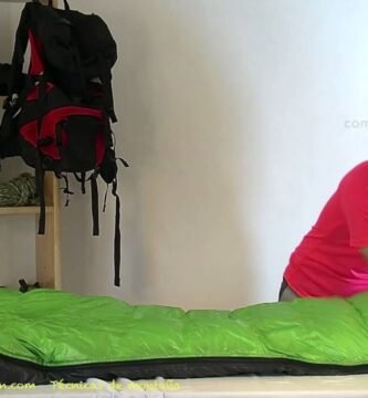 ¿Cómo guardar un saco de dormir en casa?